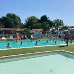 3 Etoiles - 1km De La - Piscine Chauffee Et Espace Fitness Campsite