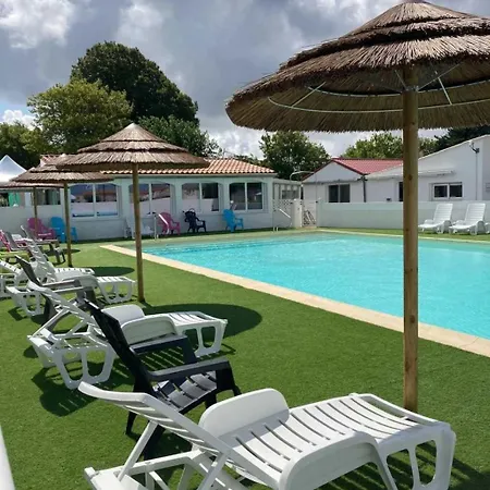 3 Etoiles - Piscine - Ccaihff *