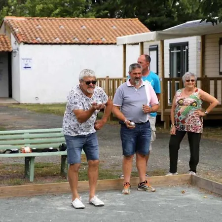 3 Etoiles - Piscine - Ccaihff