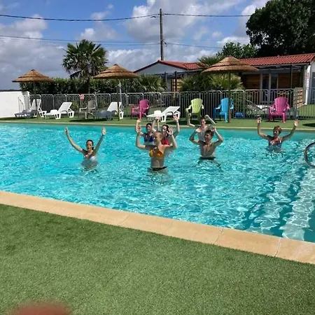 Camping 3 Etoiles - Piscine - Ccaihff *