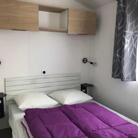 Camping 3 Etoiles - Piscine - Ccaihff *