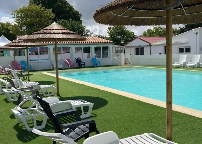 3 Etoiles - Piscine - Ccaihff *