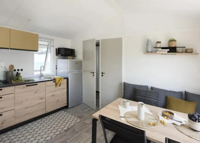 3 Etoiles - Piscine - Ccaihff *